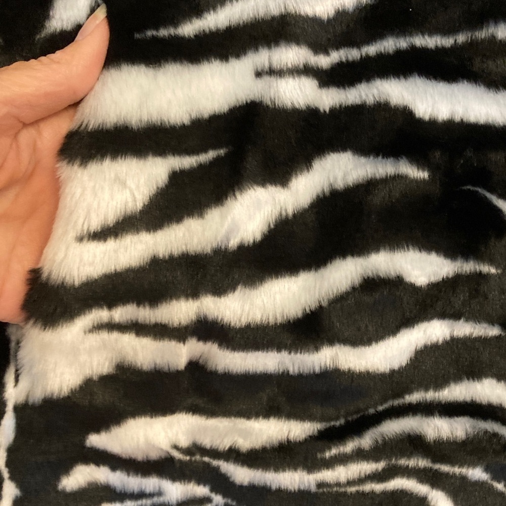 NWT Newport News Zebra Pattern Faux Fur Coat - Picture 5 of 9
